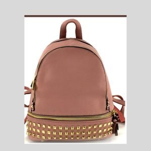 Mochila con tachuelas