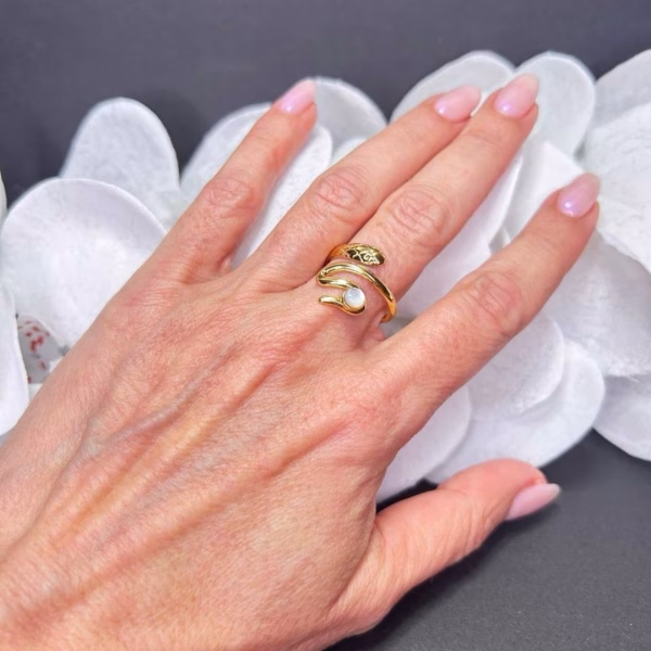 anillo serpiente dorado