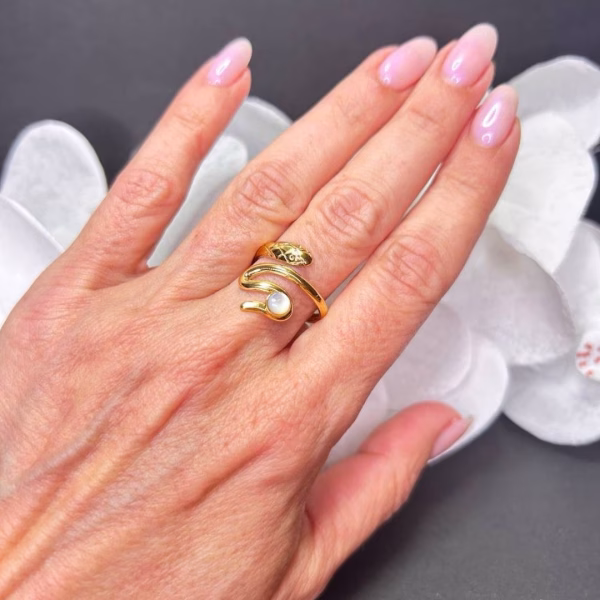 anillo serpiente dorado