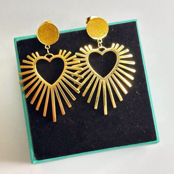 pendientes corazón dorados