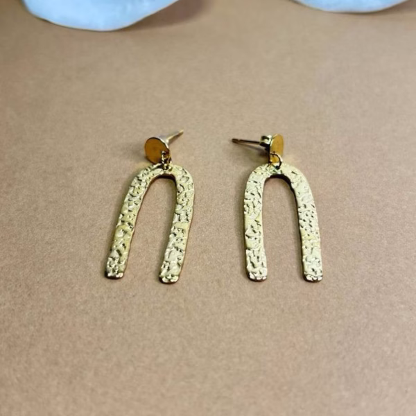 pendientes arco dorados