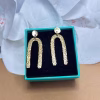 pendientes arco dorados