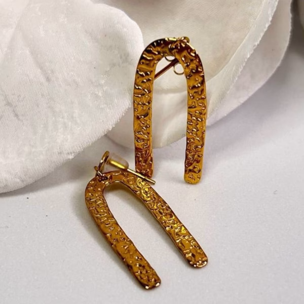 pendientes arco dorados