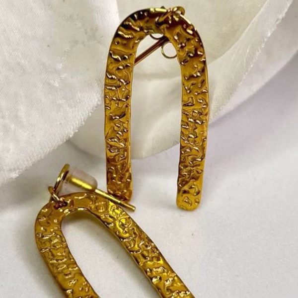 pendientes arco dorados