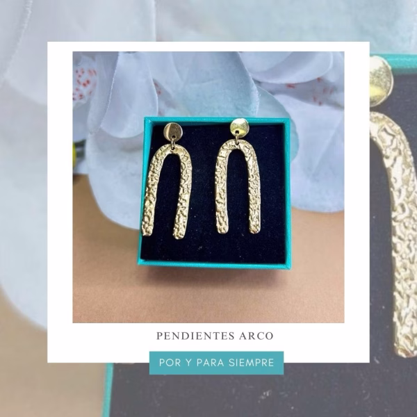 pendientes arco dorados